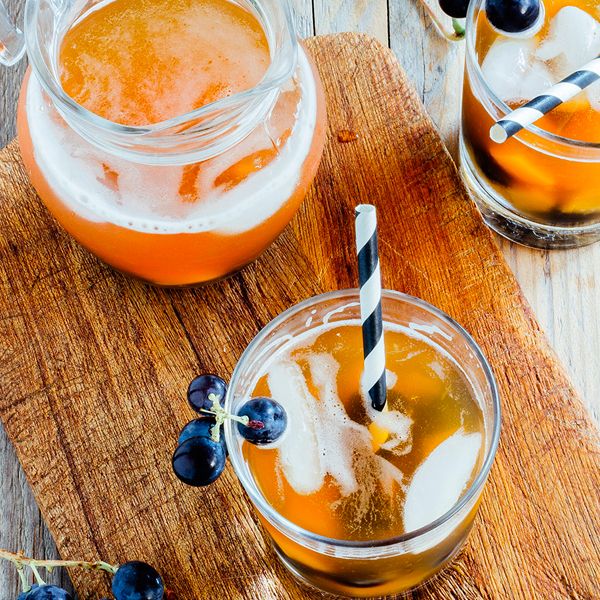 Cóctel frutal con sidra y tequila